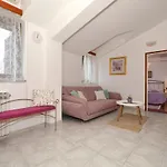 Basic 1 Apartment