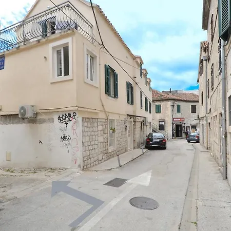 Basic 1 Appartement Split